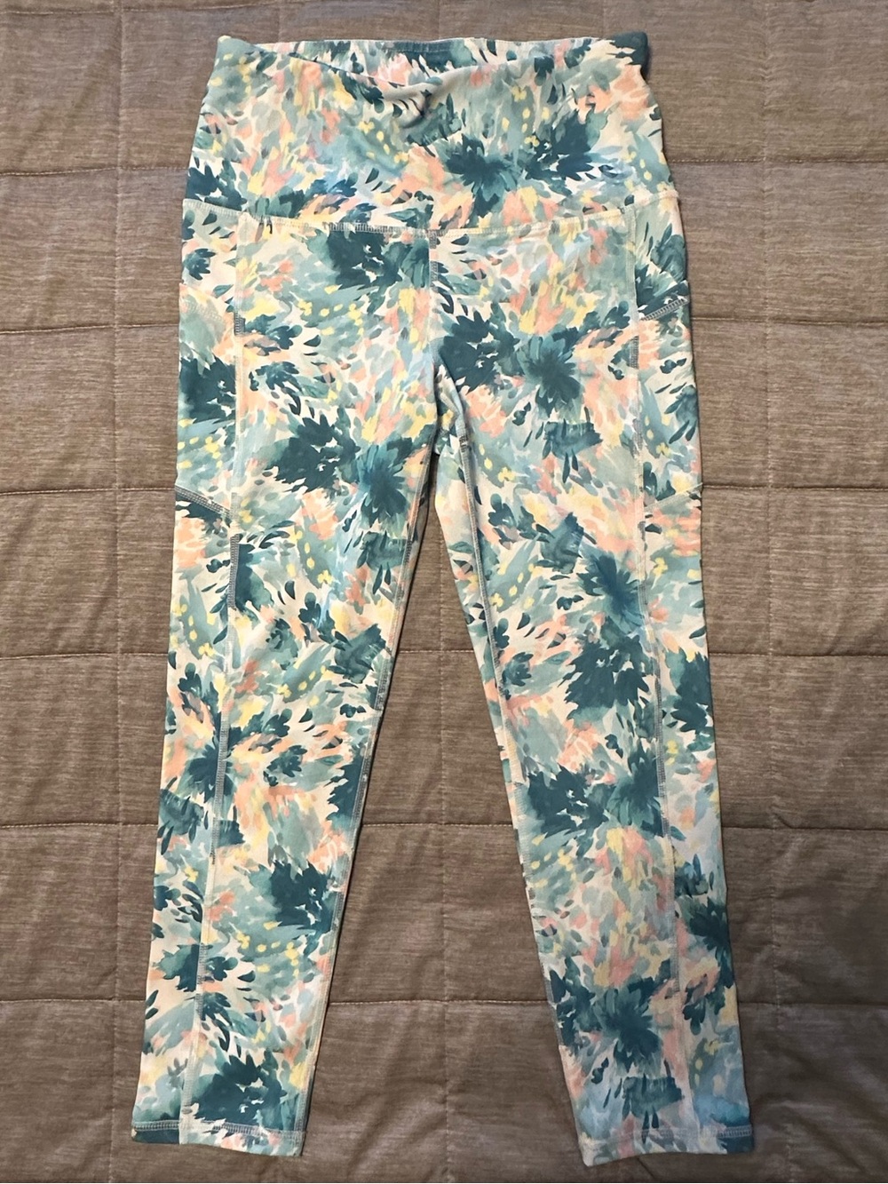 GAIAM Women’s Floral Splash Ankle Length Capri Leggings with Pockets - Small